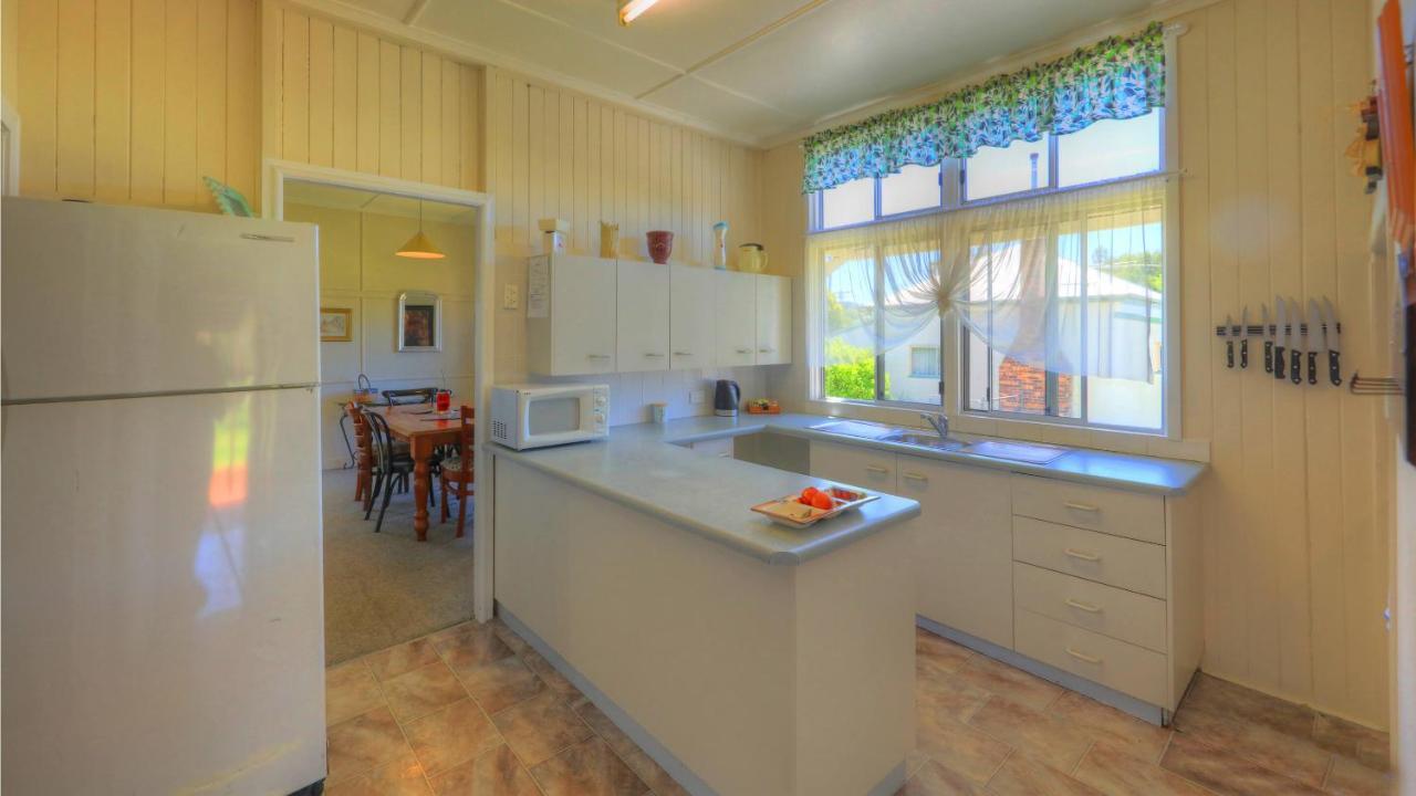 The Vines Motel & Cottages Stanthorpe Extérieur photo
