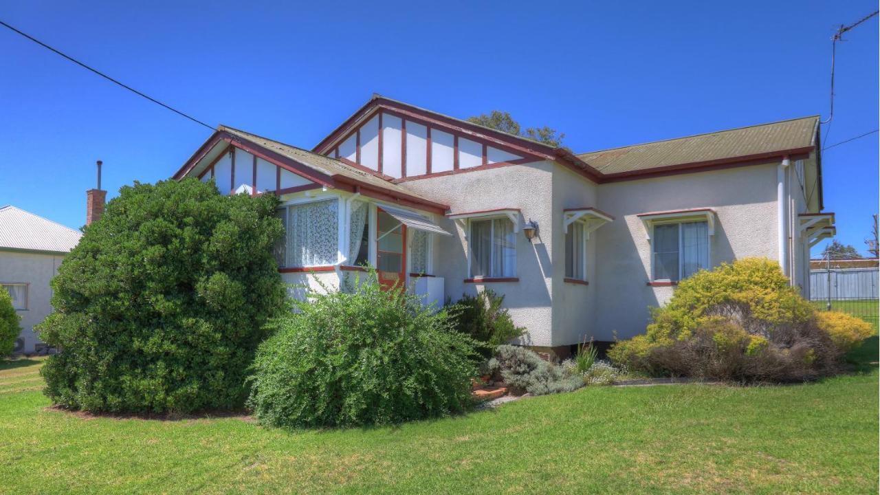 The Vines Motel & Cottages Stanthorpe Extérieur photo