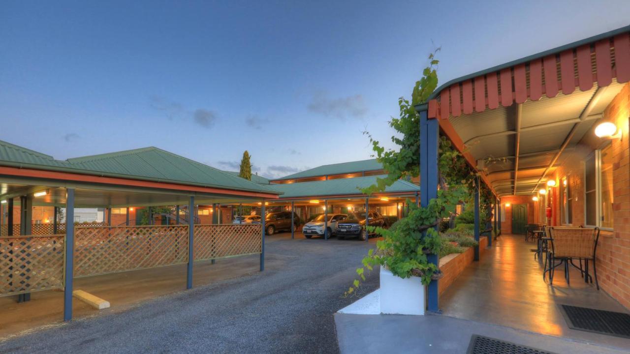 The Vines Motel & Cottages Stanthorpe Extérieur photo