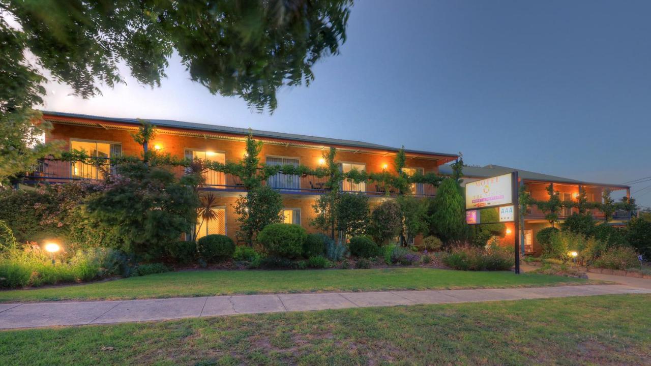 The Vines Motel & Cottages Stanthorpe Extérieur photo