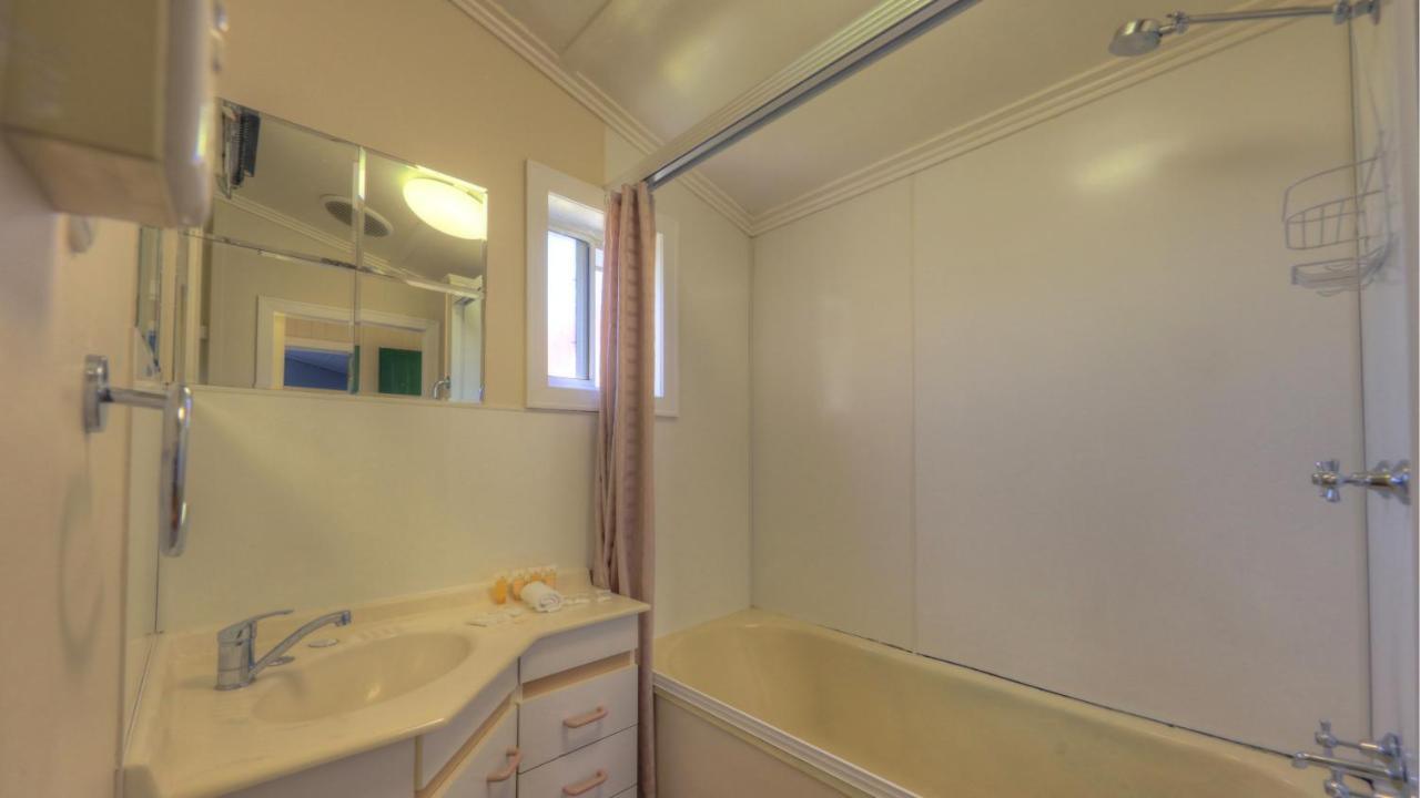 The Vines Motel & Cottages Stanthorpe Extérieur photo