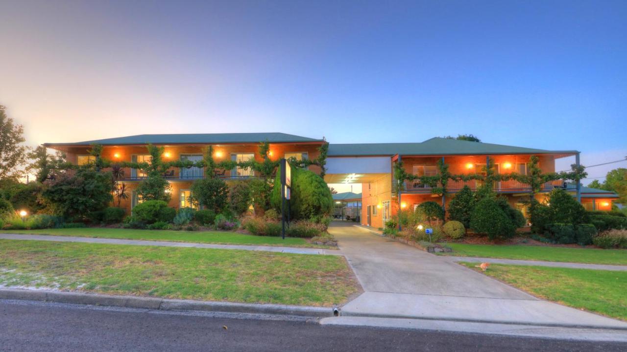 The Vines Motel & Cottages Stanthorpe Extérieur photo
